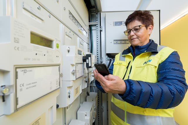 Stromzaehlerableserinnen und -ableser der AEW sind unterwegs. Foto: AEW Energie AG