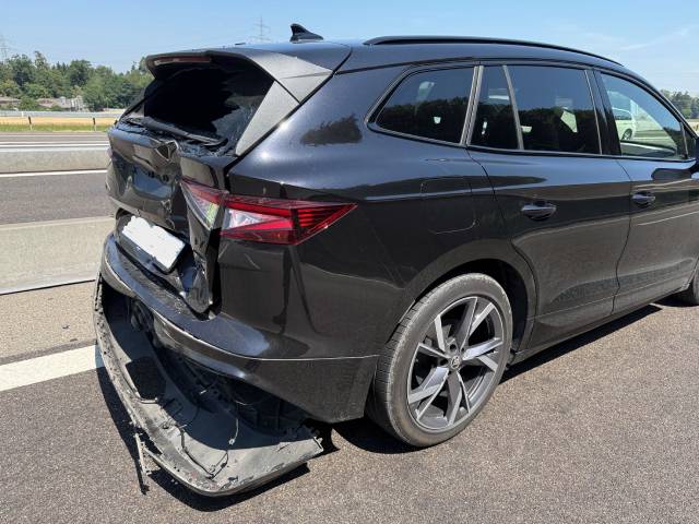 Bei einem Auffahrunfall auf der Autobahn Richtung Zürich wurde der Motorradfahrer mittelschwer verletzt.