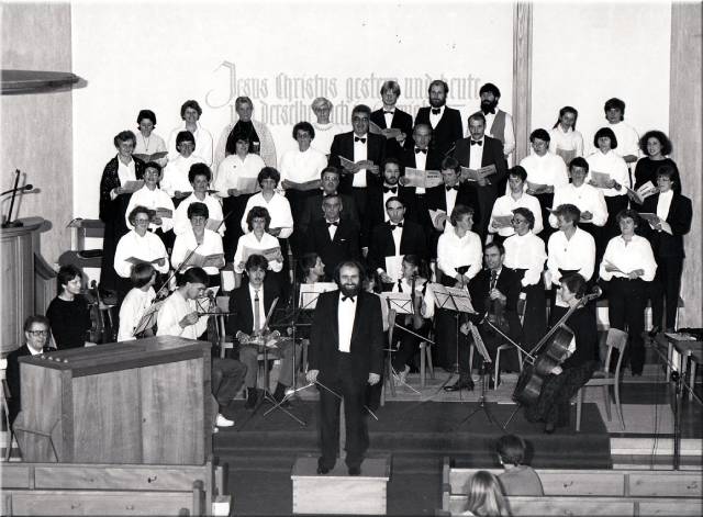 Damals schon mit dabei: Sandor Janko (zweite Reihe, Mitte rechts) bei einem Konzert des reformierten Kirchenchors, etwa im Jahre 1970. Foto: Archivbild, zVg