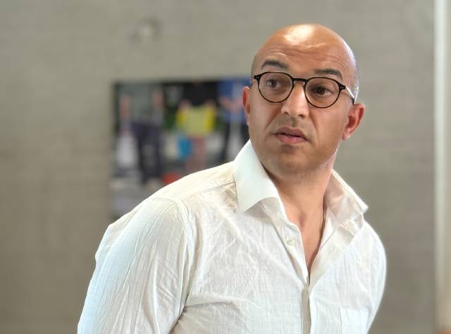 Arman Allakhverdian identifiziert sich an erster Stelle als Künstler. Foto: zVg