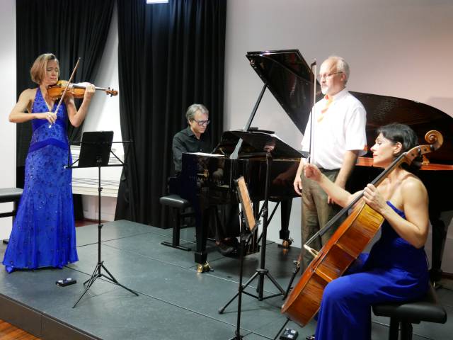 Daria Zappa, Massimiliano Matesic, Tino Brütsch und Anna Tyka Nyffenegger (von links) gaben ein Konzert zu Ehren Hermann Suters.