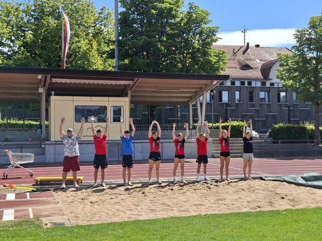 Leichtathleten beim Weitsprung. Foto: zVg
