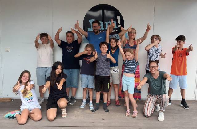 «Gruppe Musikstudio»: Die jungen Teilnehmenden hatten sichtlich Spass am Musikprojekt.