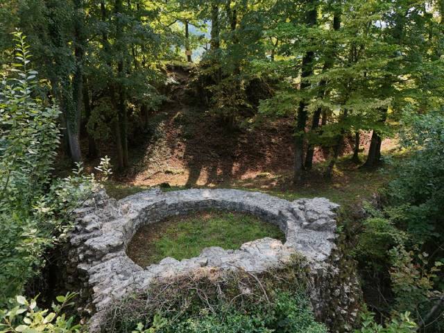 Die Burgruine Urgiz