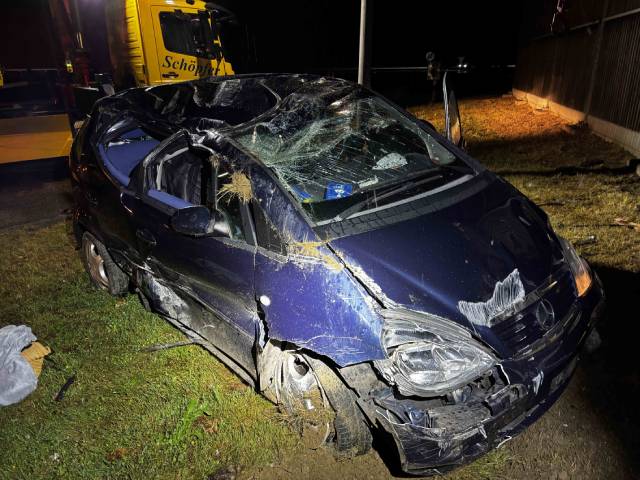 Grosses Glück hatte eine Automobilistin, die auf der Autobahnraststätte Oftringen erheblichen Sachschaden anrichtete, aber niemanden verletzte und selbst unverletzt blieb.