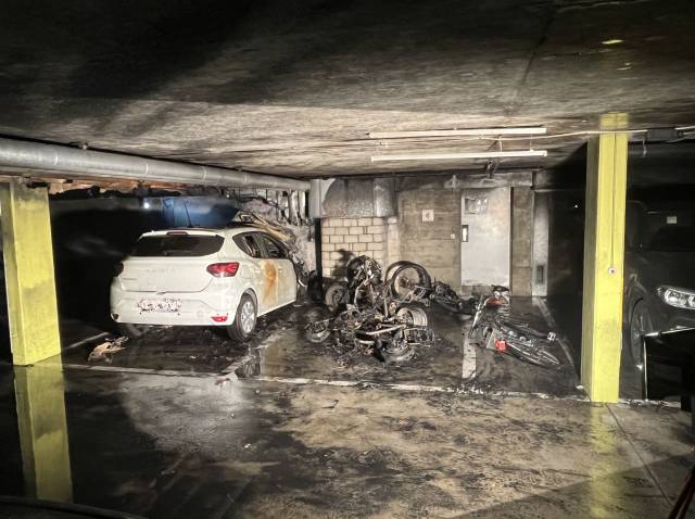 Bei einem Brand in einer Einstellhalle wurde niemand verletzt.