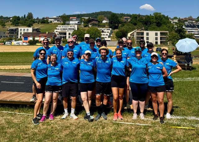 Gruppenfoto der Männer &amp; Frauen. Foto: zVg